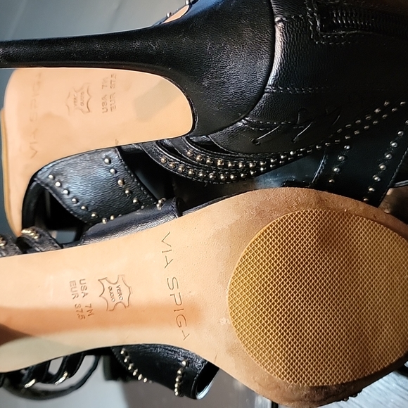 VIA Spiga ,black leather ,caged with gold studs , 37.5 . - Picture 8 of 11
